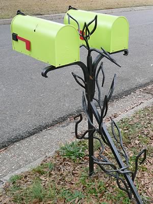 double-mailbox-stand